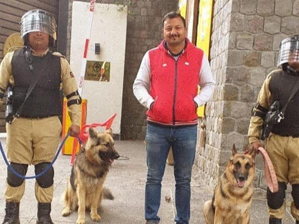 Pet Lovers Hut - Dog Trainer