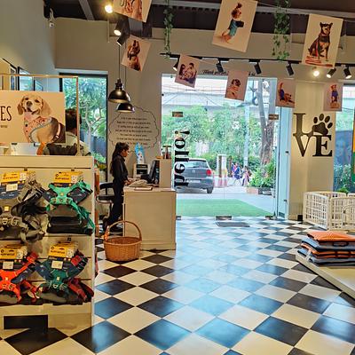 Heads Up For Tails Pet Supply Store | DLF Galleria Market, Gurgaon