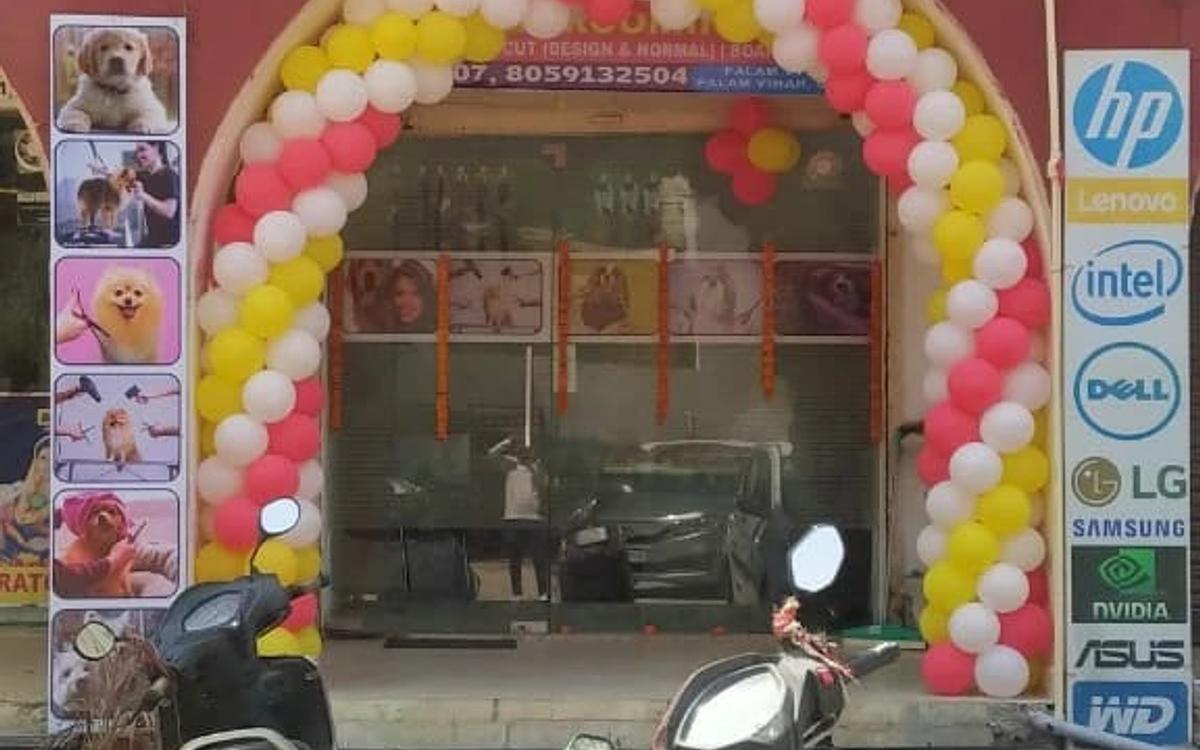 Deluxe Pet Store and Grooming Parlour