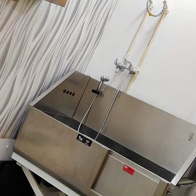 Deluxe Pet Store and Grooming Parlour